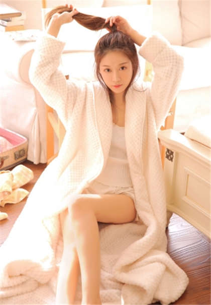 公交车上我被轮轩-女生看完必湿短文_情戏书屋