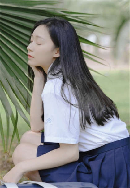 别墅群交淫乱-小雪蜜汁顺着大腿流下来_情戏书屋