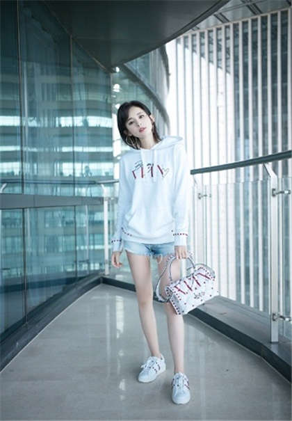 写肉肉的小说-用下面的小嘴喂葡萄_情戏书屋