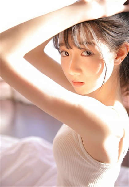 描写后入式床戏的小污文-在列车厕所干乘务员_情戏书屋