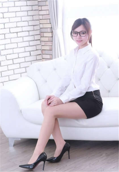 做羞羞的污小短文-一女多男肉文_情戏书屋