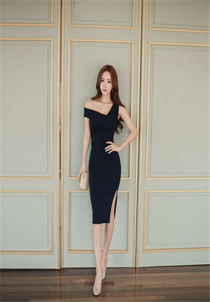 肉黄文嗯啊-制服下的诱惑_情戏书屋