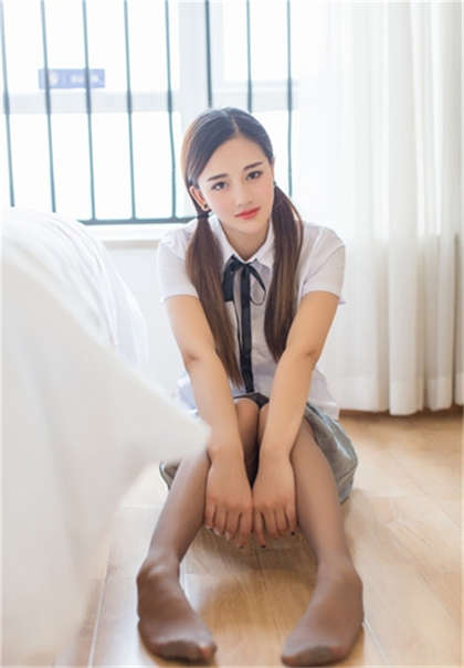 别墅群交淫乱-小雪蜜汁顺着大腿流下来_情戏书屋