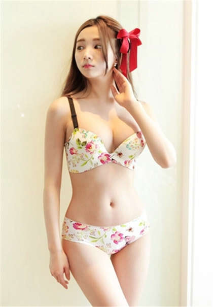 小黄文被同桌干-咬住了乳尖_情戏书屋