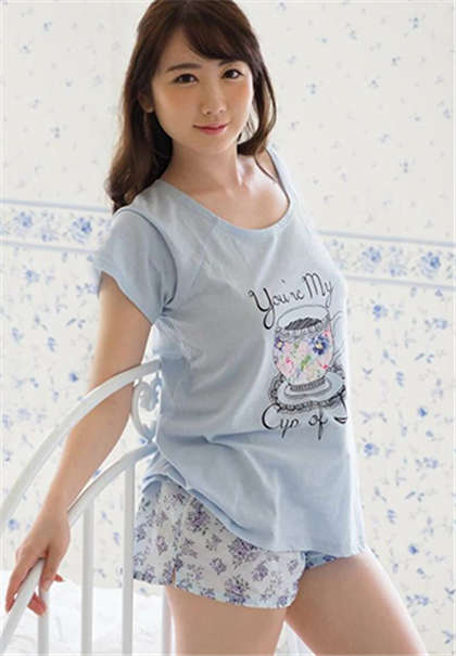 一看就硬的黄短文-在地铁上被顶出了水_情戏书屋