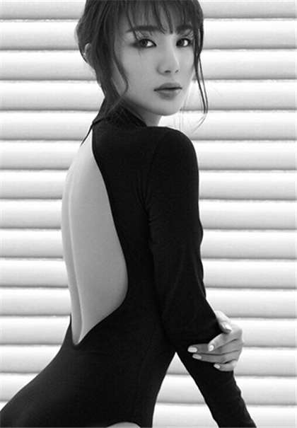 污污的男男小黄文片段-一口咬在她的乳尖上_情戏书屋