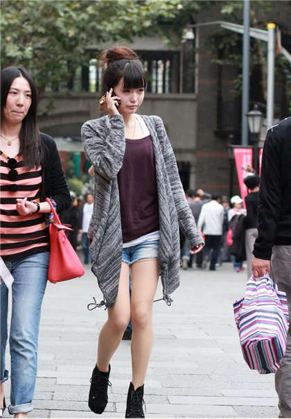 骚逼舔舔-湿湿的黏黏的滑滑的软软的奶油_情戏书屋