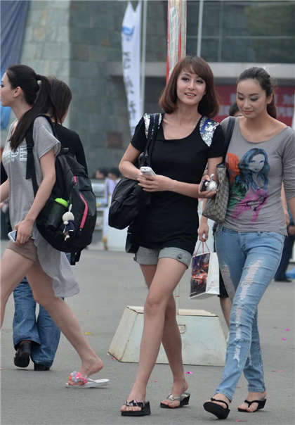 肉宠文推荐很肉很细节片段-他修长的手指探了进去_情戏书屋