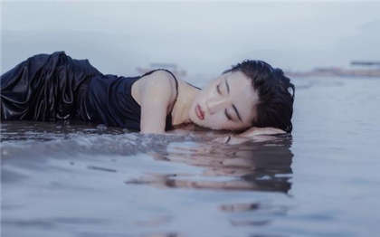 很黄很色很爽-校园公厕被全校男生H文_情戏书屋