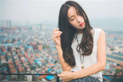 小黄文美女被轮轩-大手罩住她的饱满圆润主演_情戏书屋