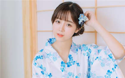 在学校和校草的污污小说-我被同桌摸出水1000字_情戏书屋