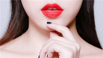 迷你黄文-被游泳教练摸出水狠舔_情戏书屋