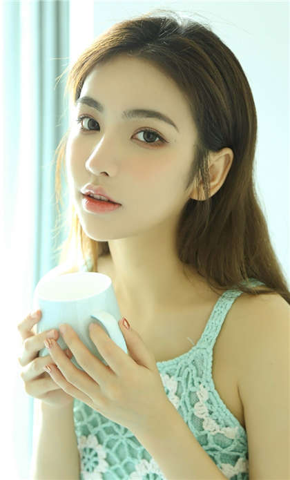 夹着跳蛋-车上隔着布料磨花缝_情戏书屋