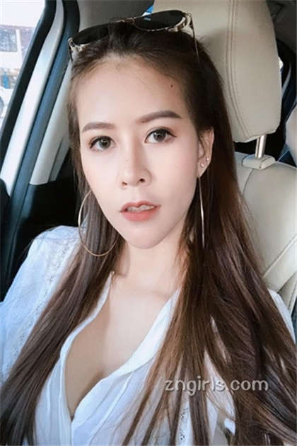 把老师强行摁到办公桌-边吸奶边插下面好爽_情戏书屋