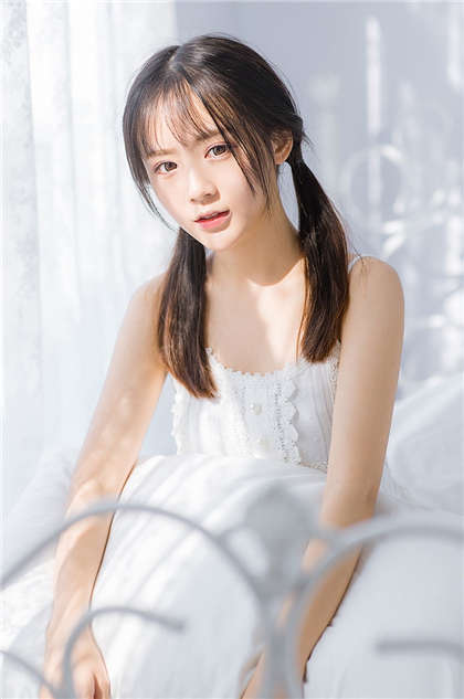 别墅群交淫乱-小雪蜜汁顺着大腿流下来_情戏书屋