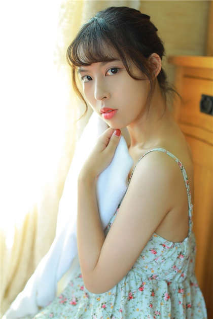 国模销魄色喜-和老师在更衣室里……_情戏书屋