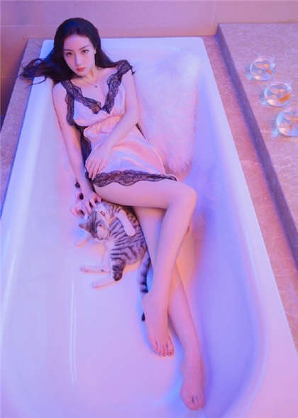 高黄的小说-公车上被硕大猛烈的进出_情戏书屋