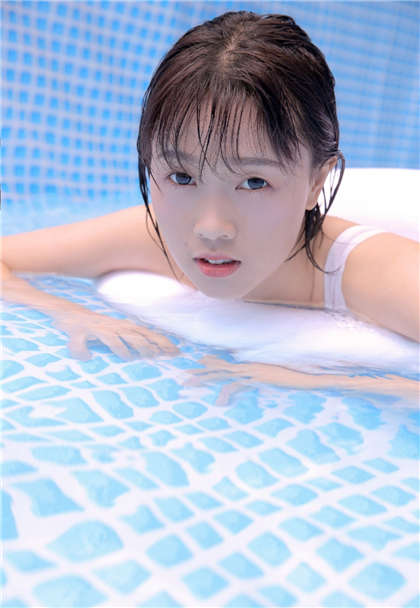 小芳的幸福生活-三根硕大挺进她的身体_情戏书屋