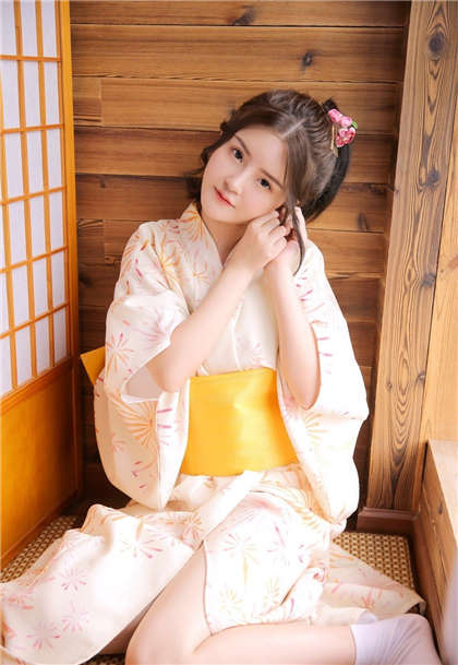 三级黄色小说-我的b痒想找人日_情戏书屋