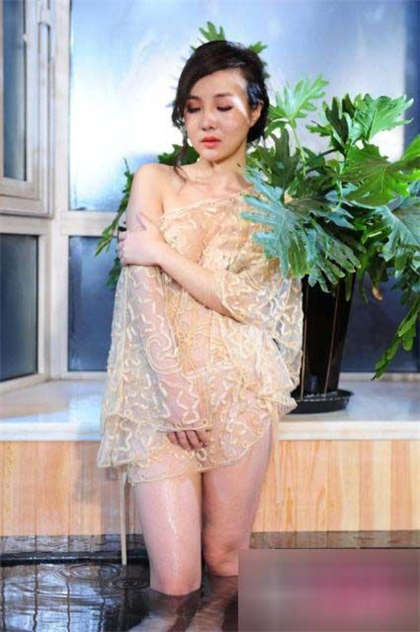 塞冰块的污小说-女注射室打针集合_情戏书屋