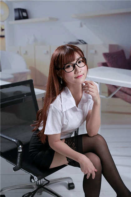 大胸美女晚上好污污污-不行啊好疼恩恩皇上_情戏书屋