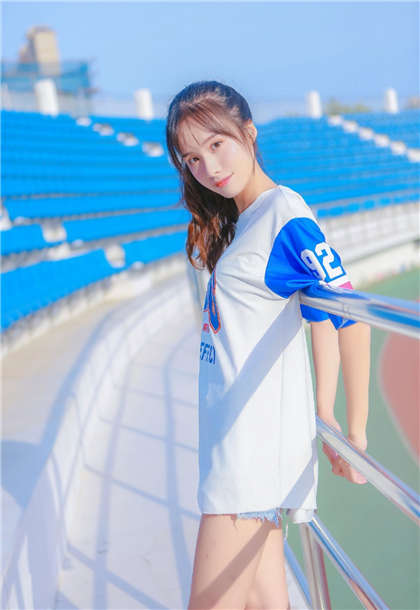 短文肉肉小说-同桌你轻一点这是教室_情戏书屋