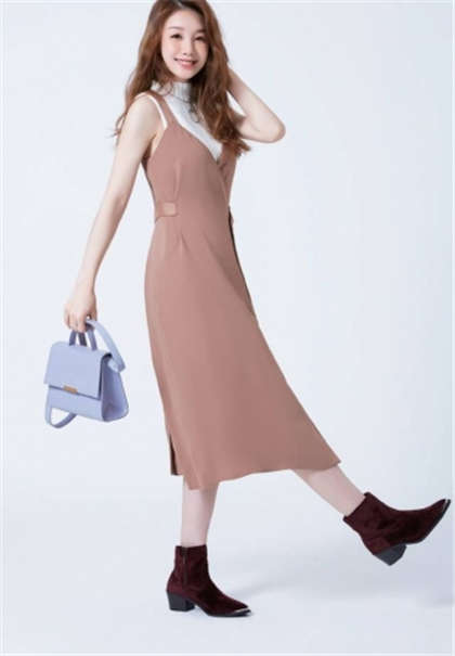 公交车上轮流操-还经常用手来释放下面的湿漉_情戏书屋