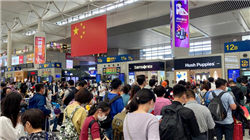 英国空军一架“喷火”战斗机坠毁，飞行员身亡