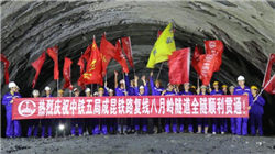 苹果(AAPL.US)AI“芯”战略：明修iPhone，暗度A19 Pro